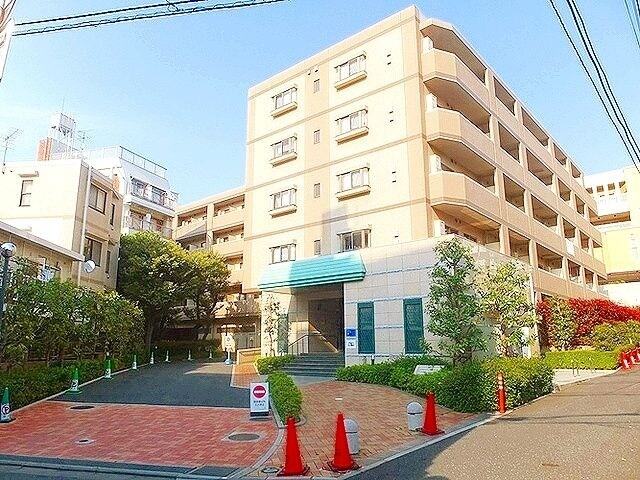 グランハイツ東新宿の物件外観写真