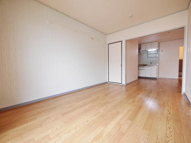 吉川タウンハウス IIの物件内観写真