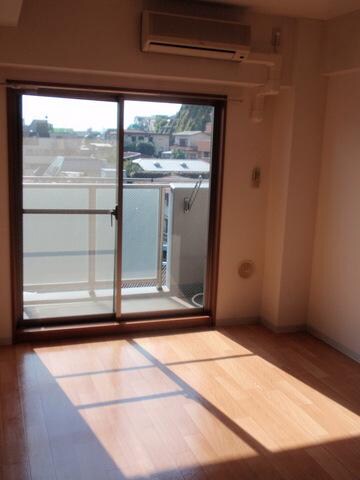 カスタリア野毛山の物件内観写真