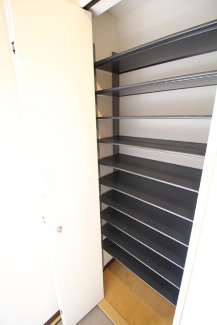 Ｌｕｓｔ　Ｓｔｒａｈｌの物件内観写真