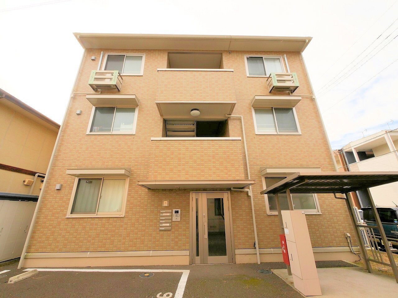 ロータス越路の物件外観写真