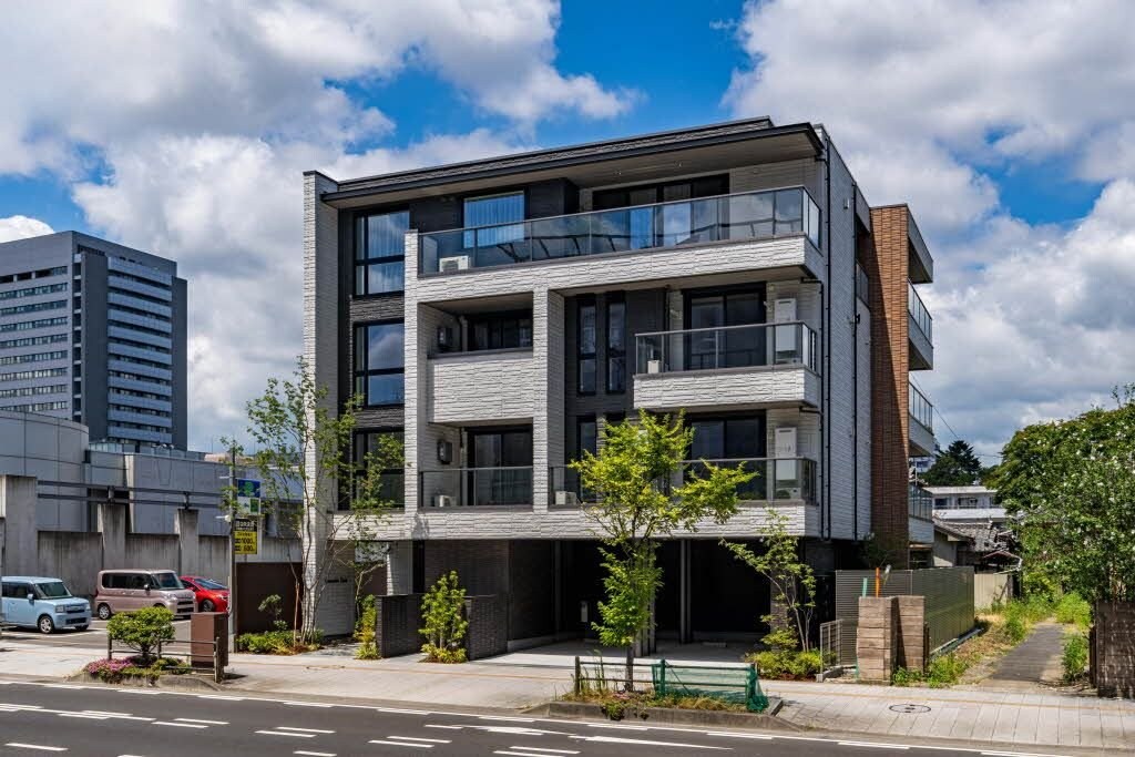 Ｃａｍｅｌｏｔ　Ｅａｓｔの物件外観写真