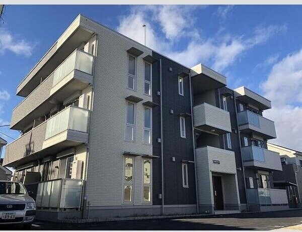 Adonis三百人町の物件外観写真