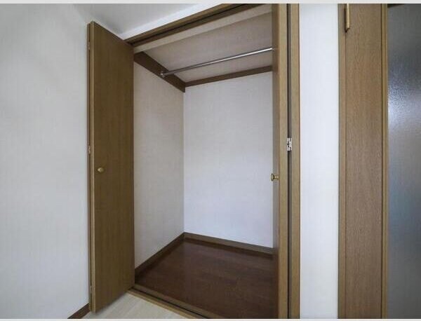 サンスイート八乙女の物件内観写真