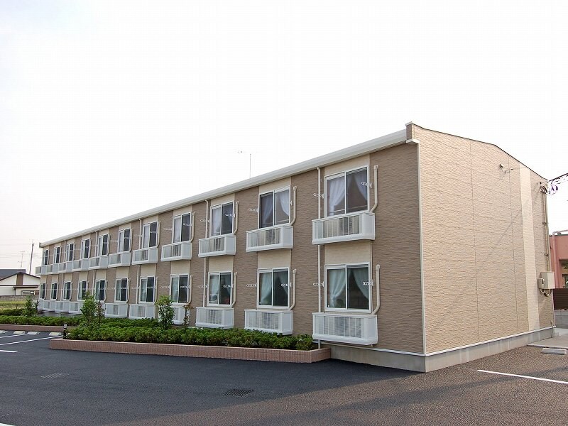 レオパレスレーヴの物件外観写真