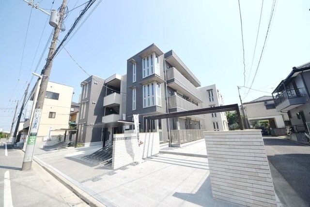 ファミユCの物件外観写真