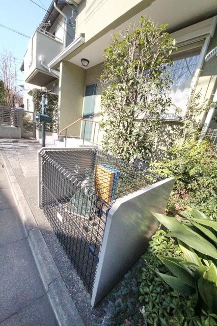 ＳＡＬＬＥ　ＤＥ　ＲＥＰＯＳの物件内観写真