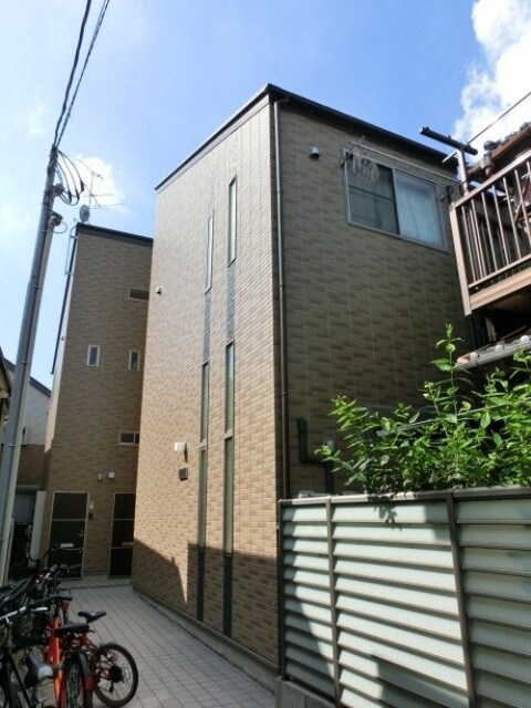 シャイニーソフト高円寺の物件外観写真