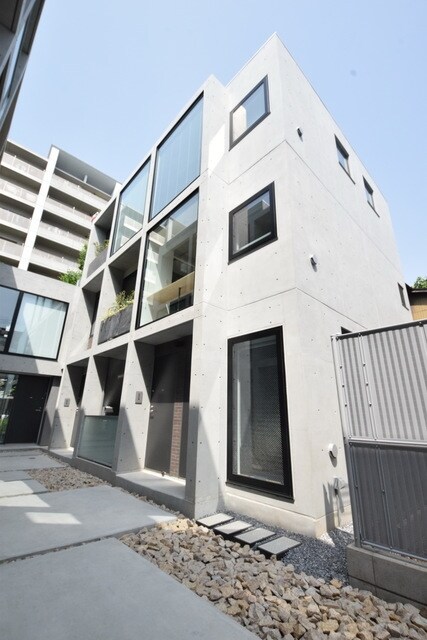 スクエアコート早稲田の物件外観写真