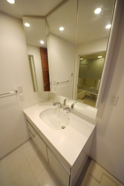 コンフォリア神田神保町の物件内観写真