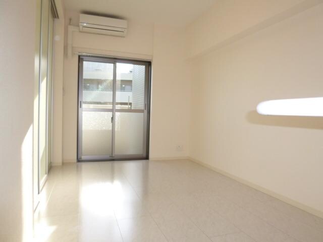 アン・ボルヌの物件内観写真