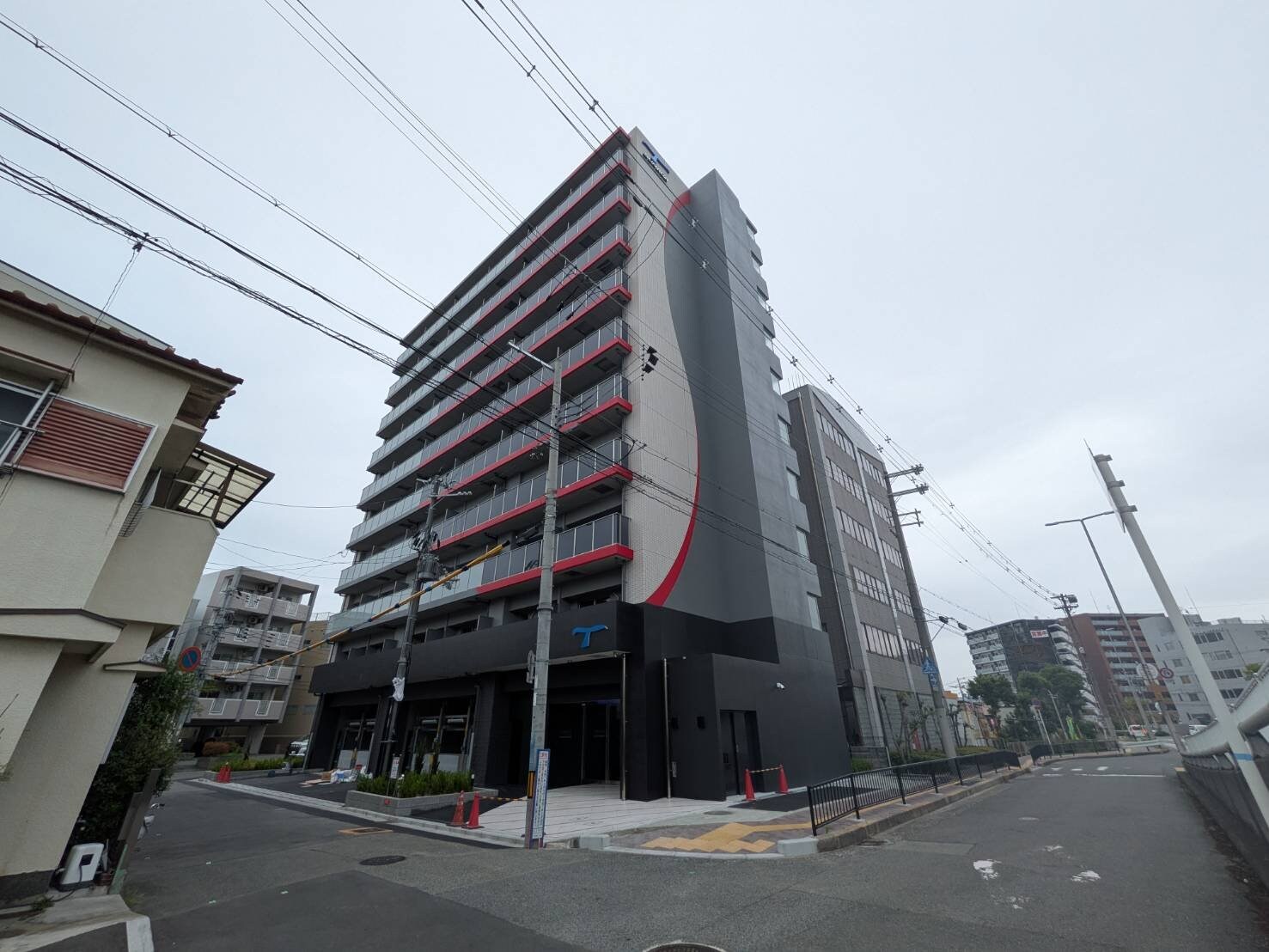 セレニテ江坂エクラの物件外観写真