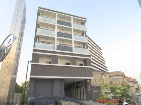 グランブルー高槻の物件外観写真