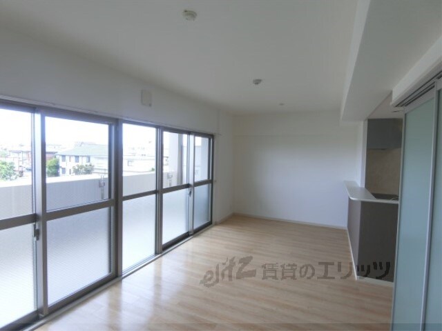 クレセントコートの物件内観写真