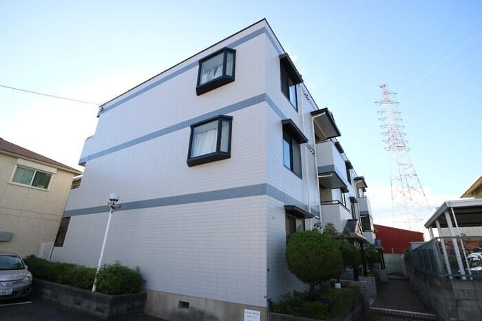 髙井マンションの物件外観写真