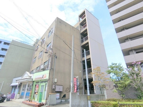 山辺マンションの物件外観写真