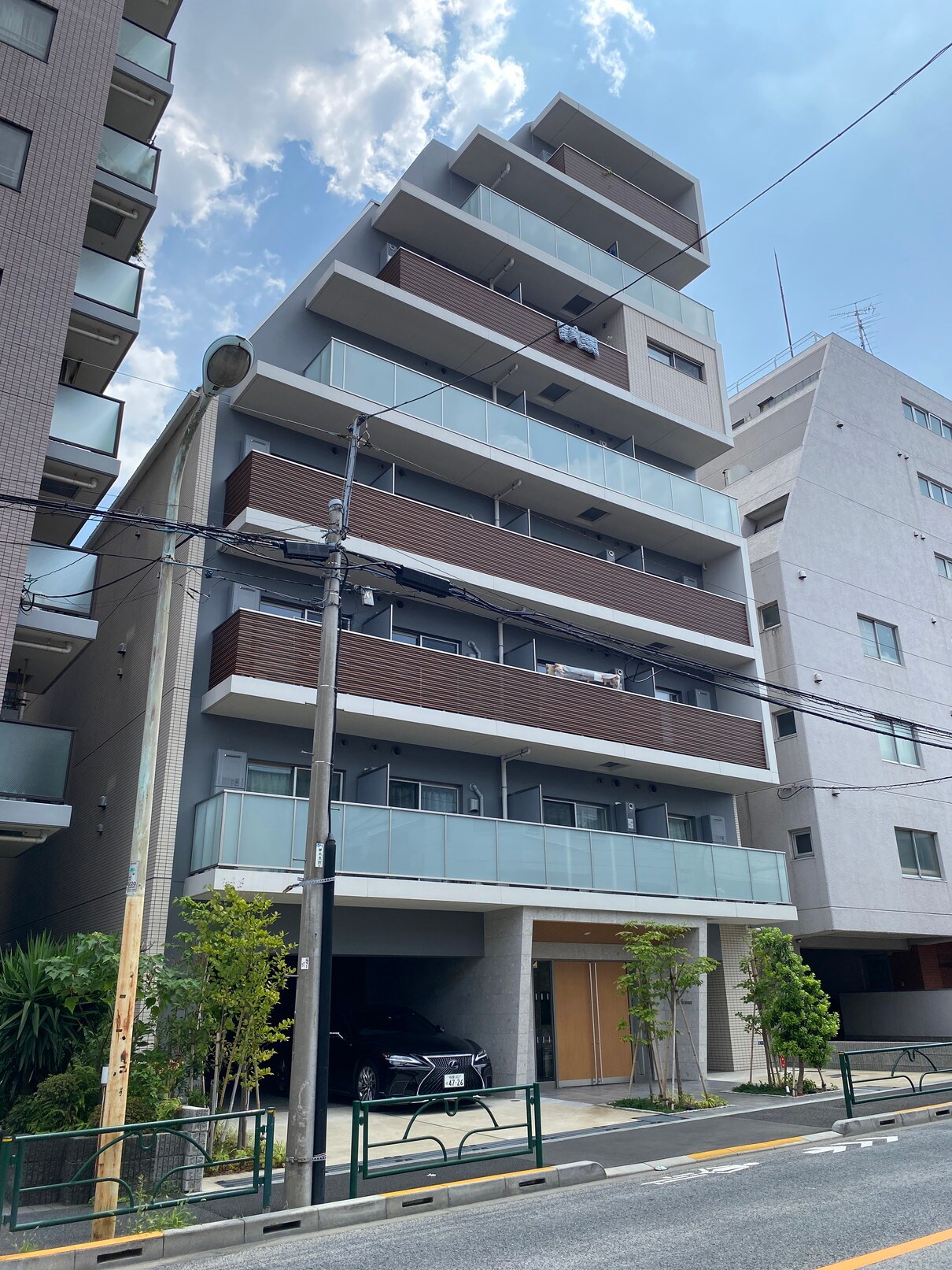 ロイジェント上野桜木の物件外観写真