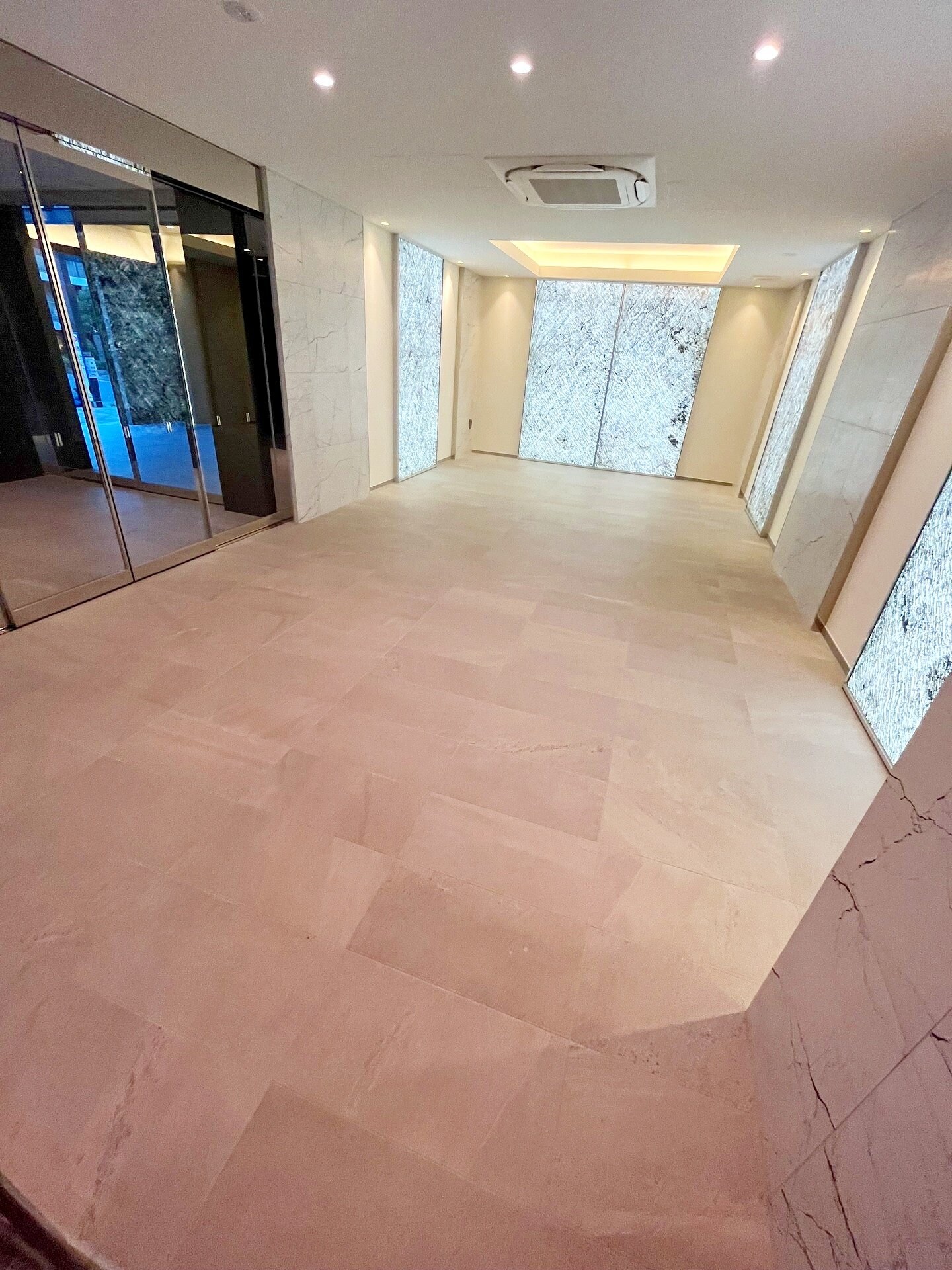 市谷台町坂フロントの物件内観写真