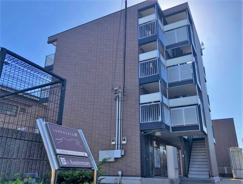 レオパレスハーバーサイドＥ棟の物件外観写真