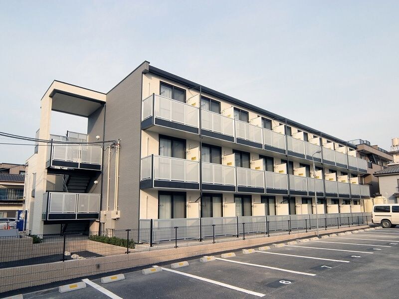 レオパレスフリーダムベッセルIVの物件外観写真