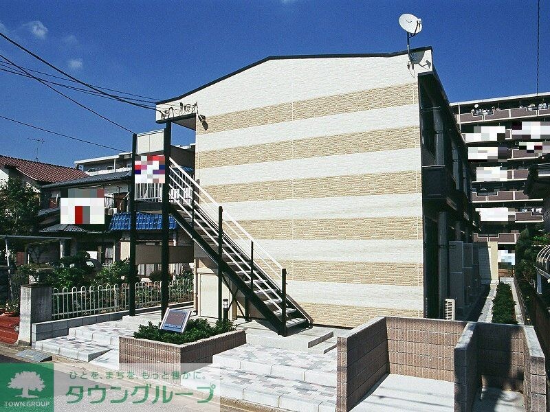 レオパレスラ　メゾン三郷の物件外観写真