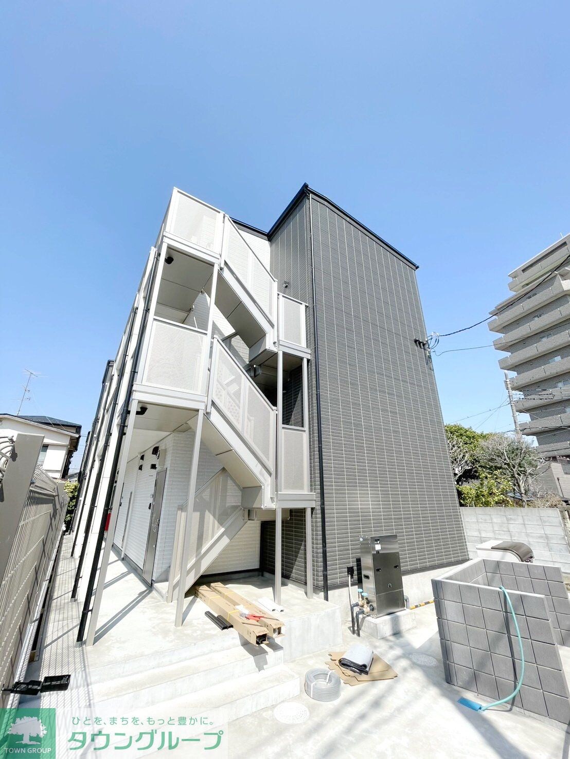 サマナガーデン南鳩ヶ谷の物件外観写真