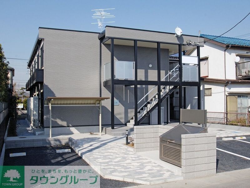 レオパレスルフラン東越谷の物件外観写真