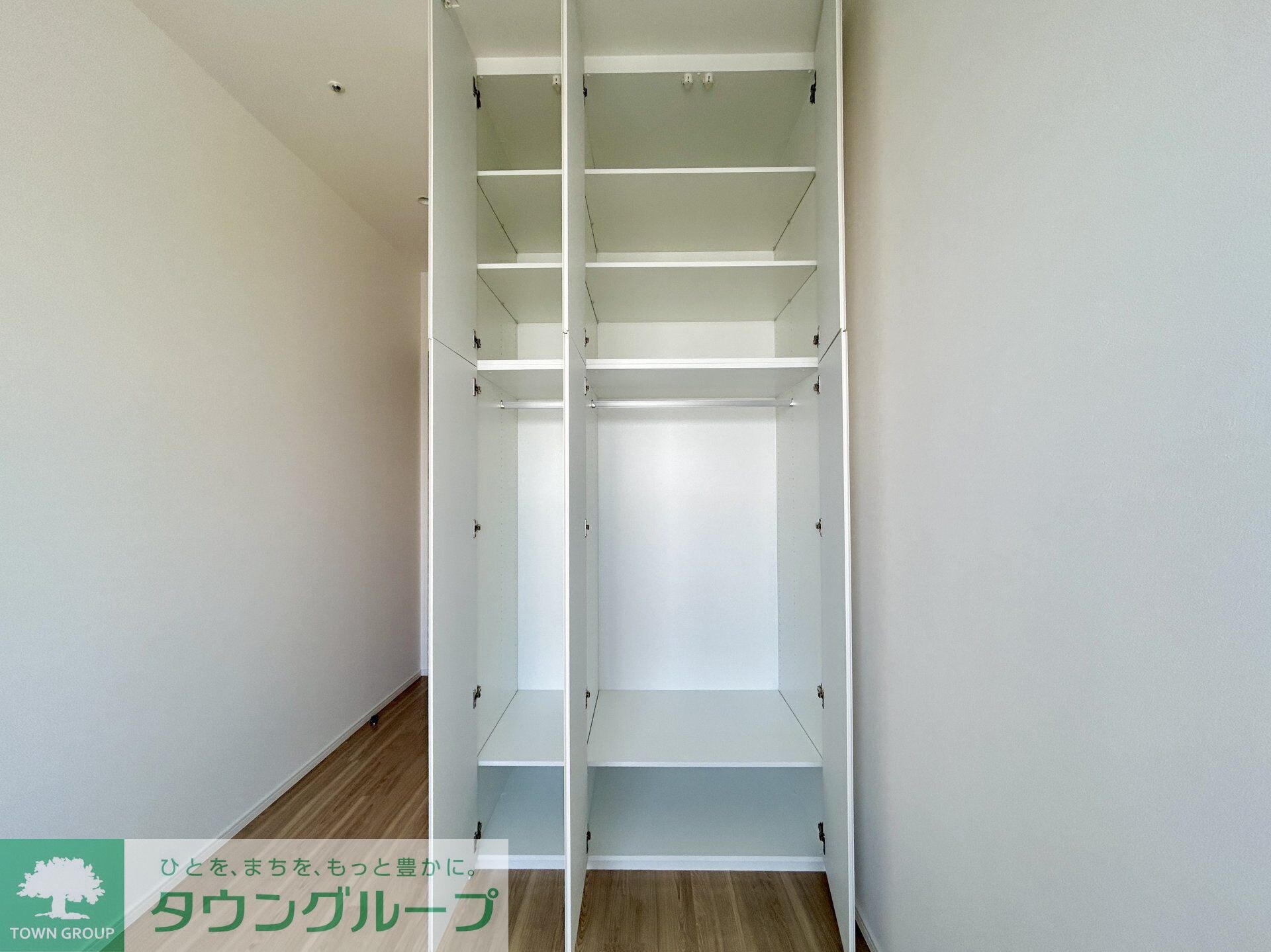 ＨＡＲＵＭＩ　ＦＬＡＧ　ＳＵＮ　ＶＩＬＬＡＧＥ　Ｔ棟の物件内観写真