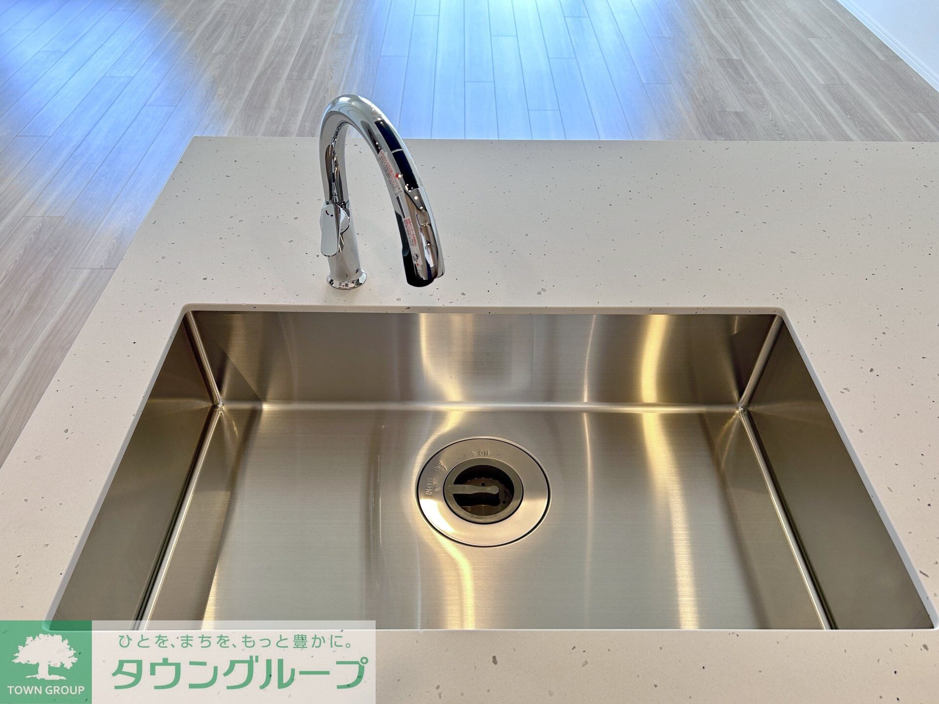 ＨＡＲＵＭＩ　ＦＬＡＧ　ＳＵＮ　ＶＩＬＬＡＧＥ　Ｔ棟の物件内観写真