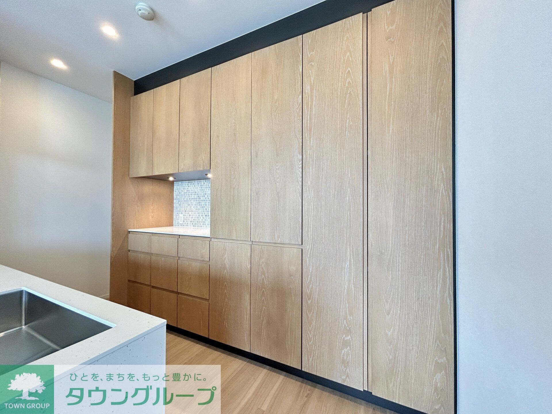 ＨＡＲＵＭＩ　ＦＬＡＧ　ＳＵＮ　ＶＩＬＬＡＧＥ　Ｔ棟の物件内観写真