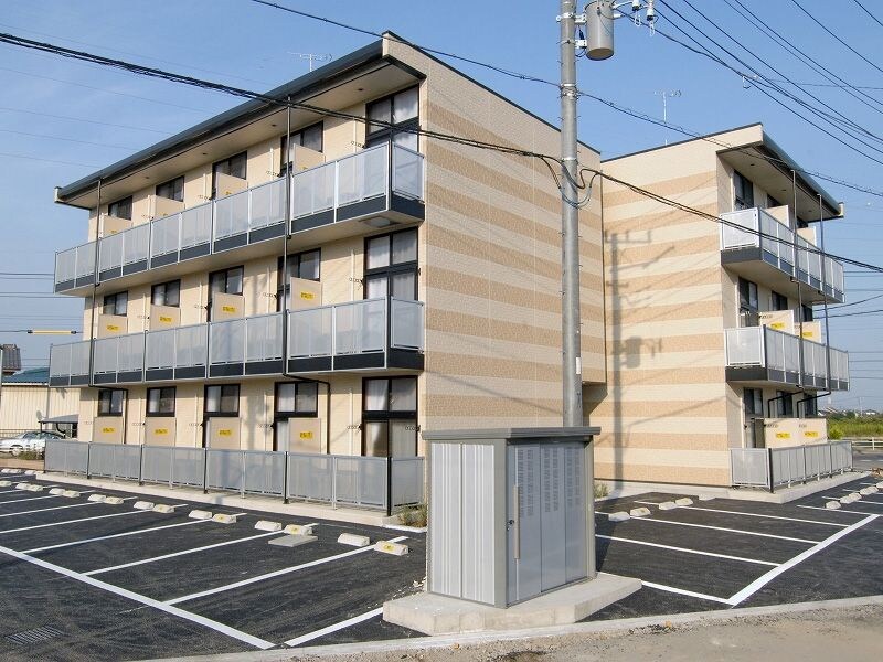 レオパレスカナサラの物件外観写真