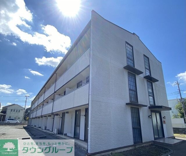 レオパレスフローラの物件外観写真