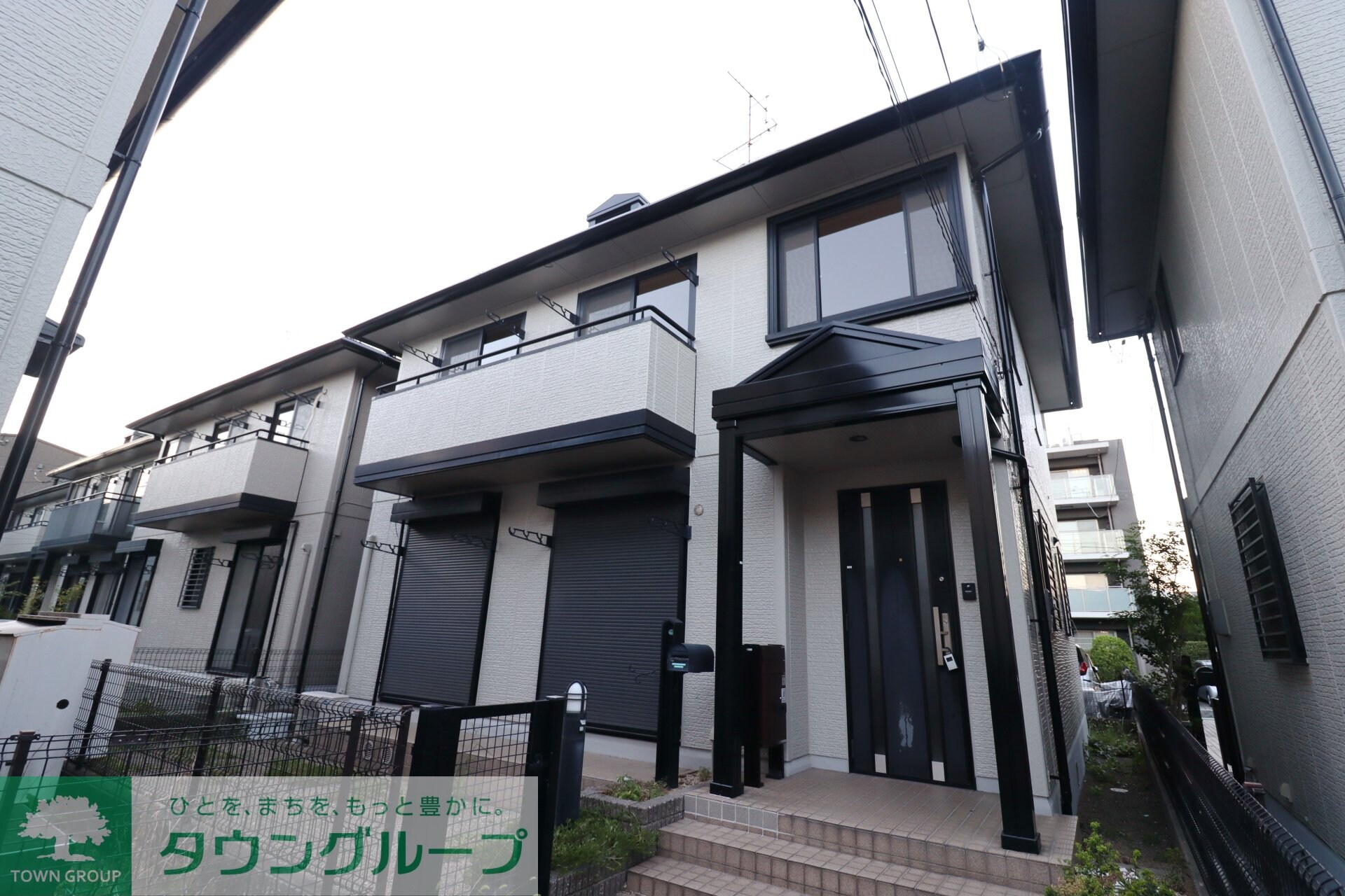 蓮見貸家　11号棟の物件外観写真