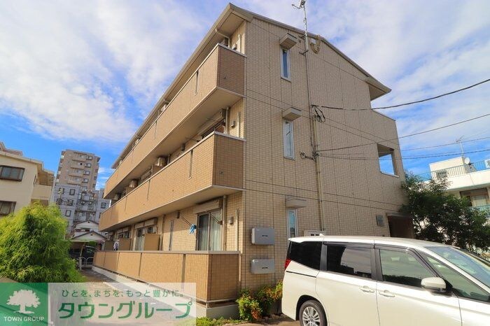 エスト・レザンの物件外観写真