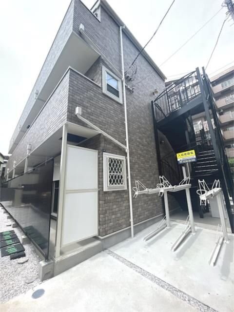 ハーミットクラブハウス根岸グランの物件外観写真