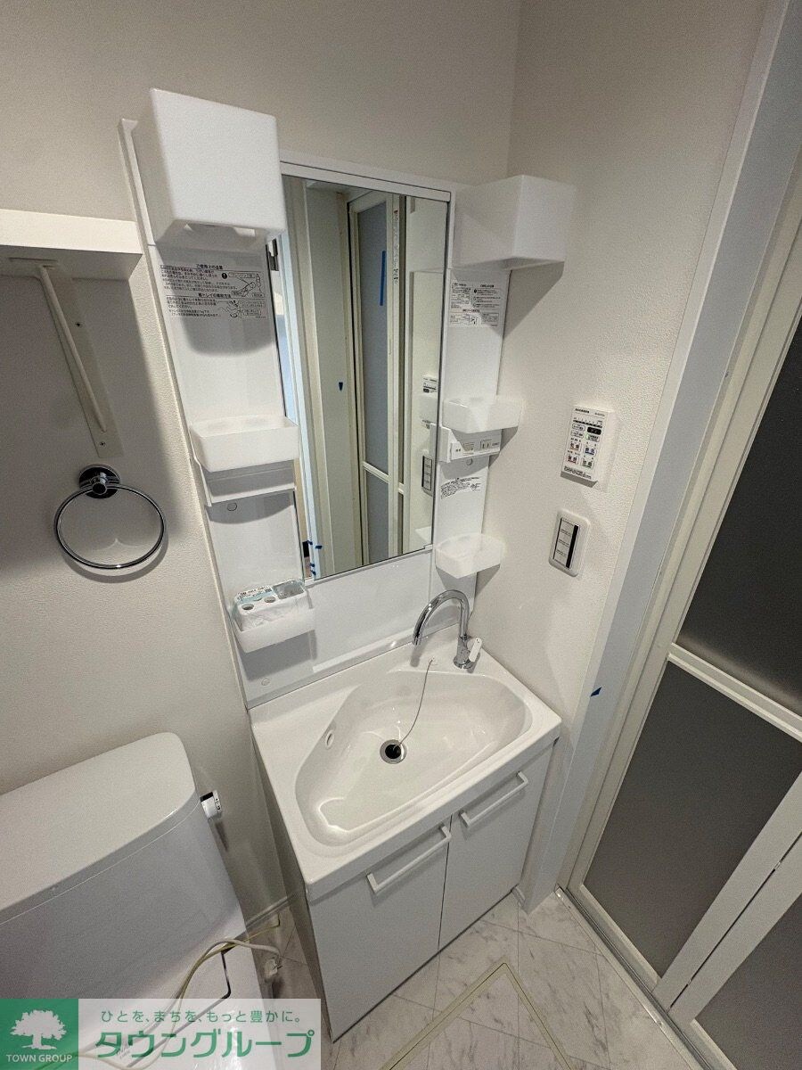 アザーレ・ディオン六会日大前の物件内観写真