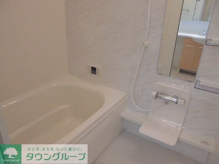 エメラルドグリーンの物件内観写真