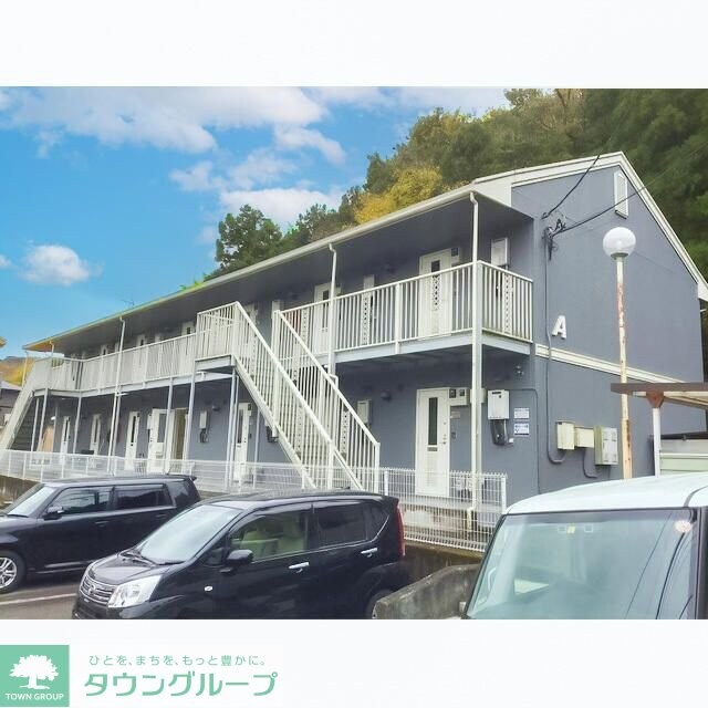 鼻高フラットＡの物件外観写真