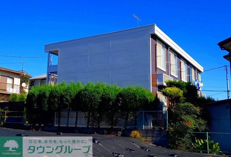 レオパレスサルウェー秦野の物件外観写真