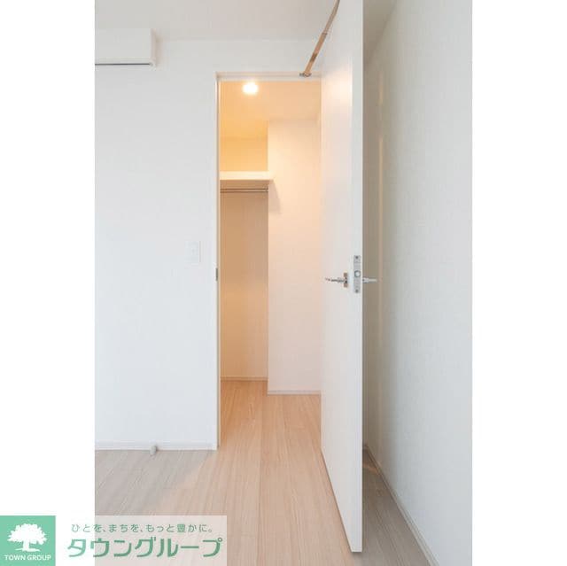 コンフォリア東新宿の物件内観写真