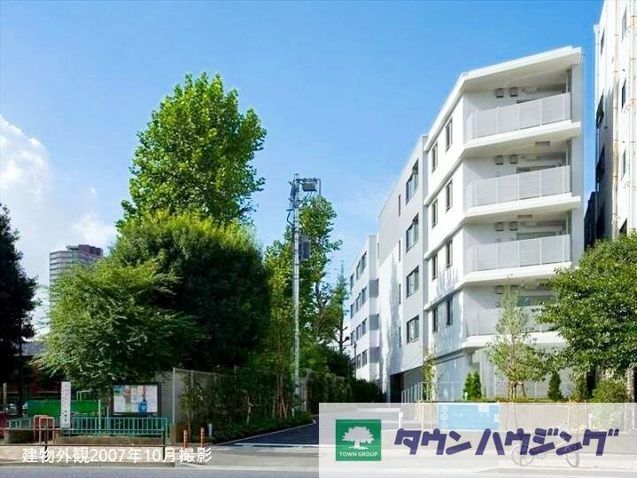 コスモリード新宿余丁町の物件外観写真