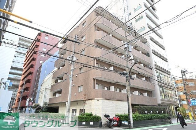 パレステュディオ新宿御苑前の物件外観写真