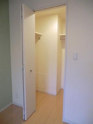 ロイヤルパークス新田の物件内観写真