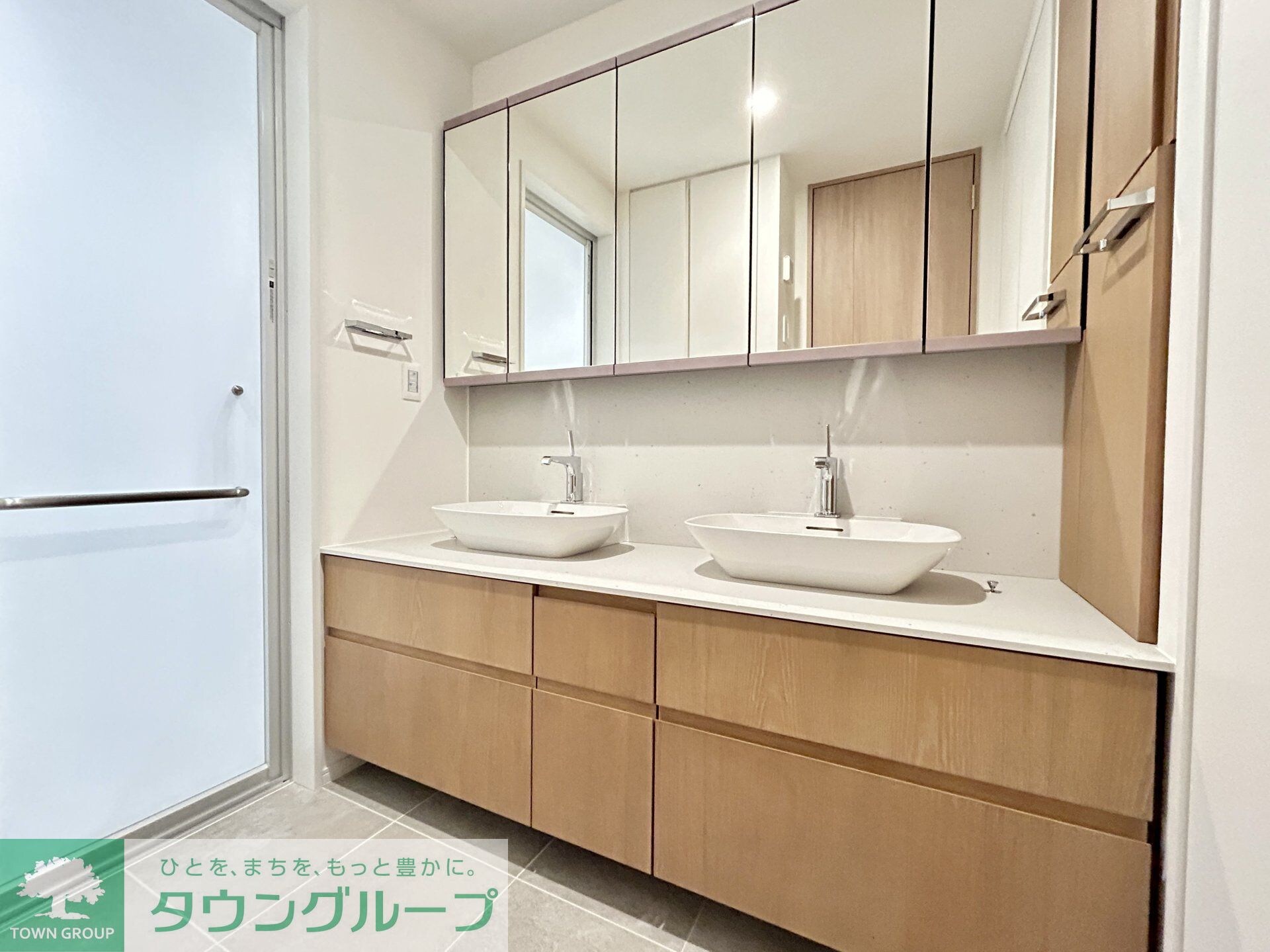 ＨＡＲＵＭＩ　ＦＬＡＧ　ＳＵＮ　ＶＩＬＬＡＧＥ　Ｔ棟の物件内観写真