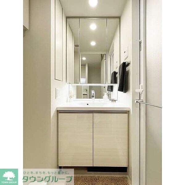 コンフォリア東新宿の物件内観写真