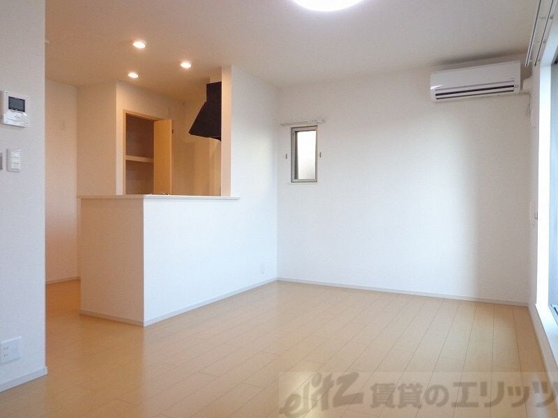 レヴール松ヶ丘の物件内観写真