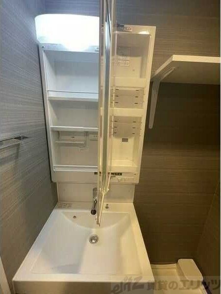 コンフォリア江坂広芝町の物件内観写真