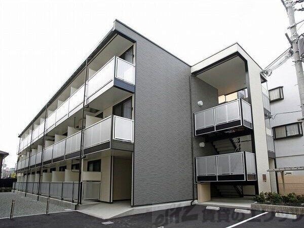 レオパレスNEW　BROADの物件外観写真