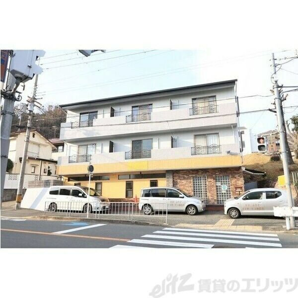 パイン箕面の物件外観写真