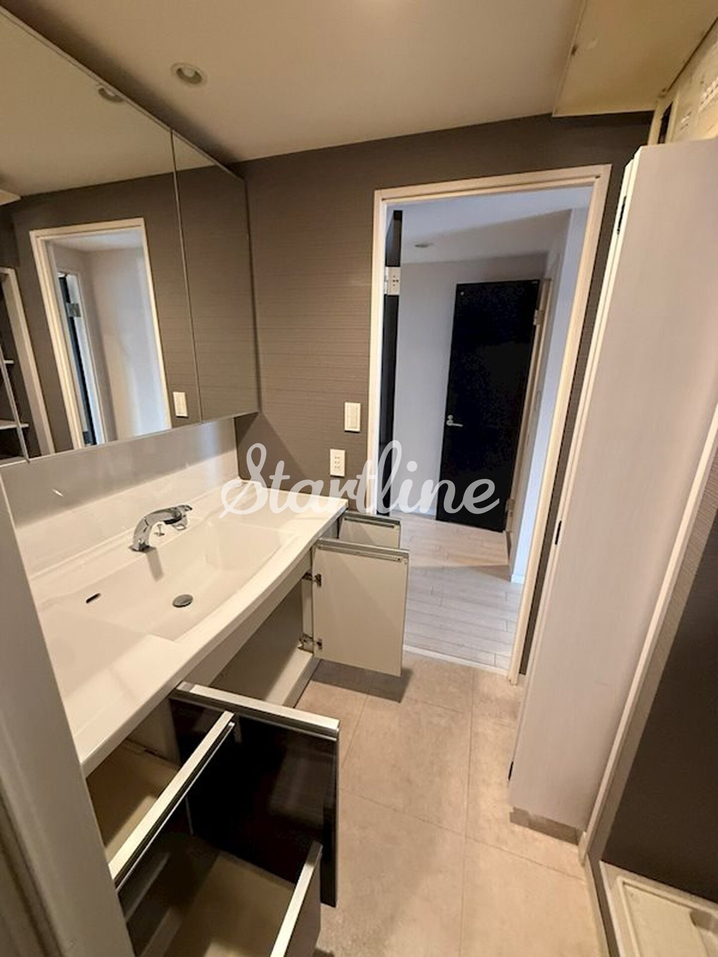 南青山ロイヤルハイツの物件内観写真